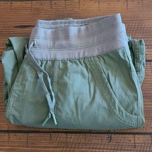 Northface Elastic/Tie Waist Capri Pants